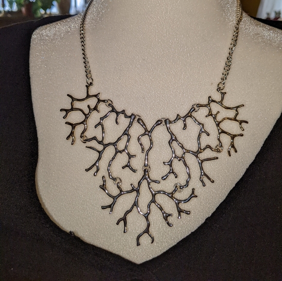 NEW  AVON NAUTICAL NECKLACE - Picture 3 of 3